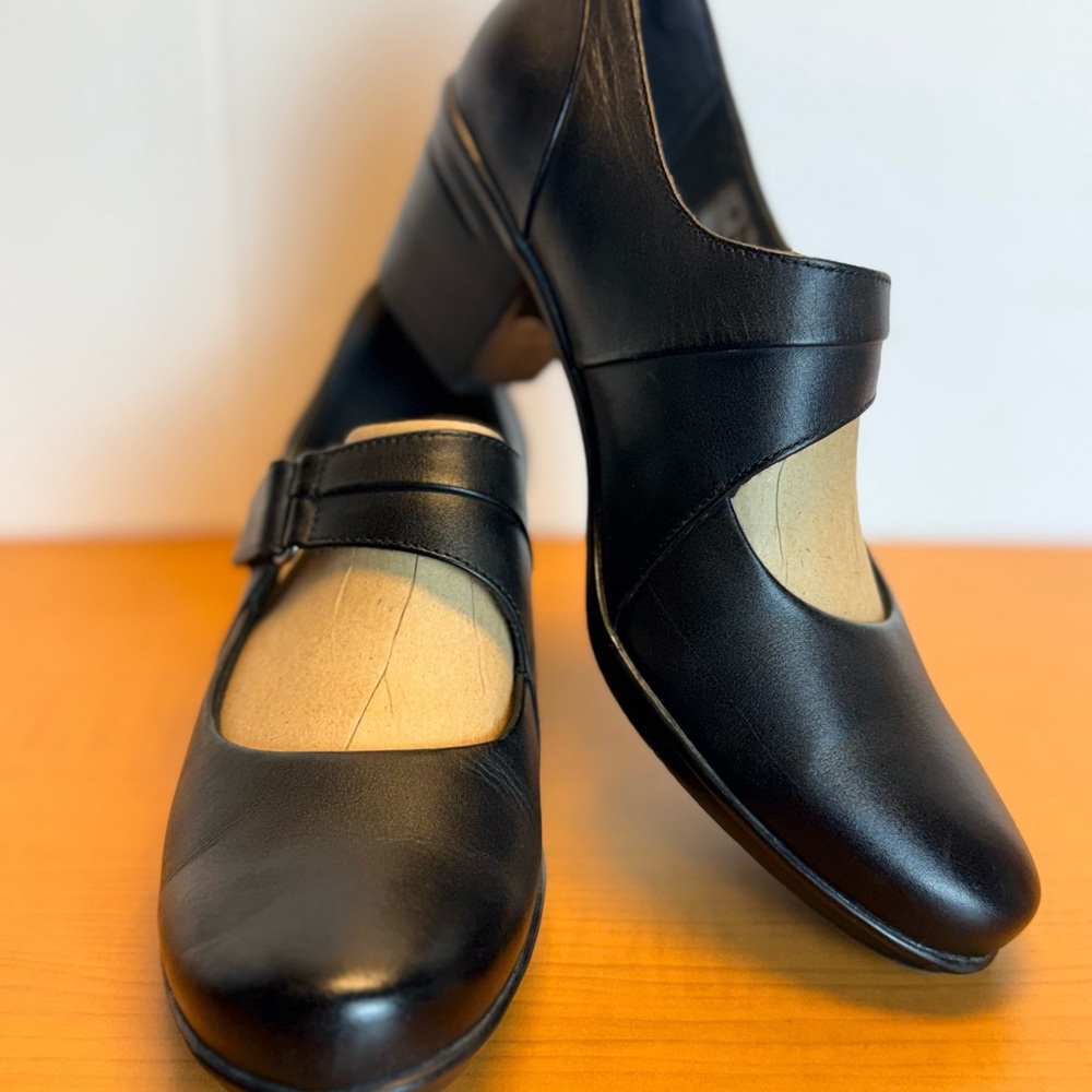 Clarks Artisan Shoes Mary Jane Rosalyn Wren Pumps Womens US/9 EU/40 Excellent ✨ - Picture 15 of 15
